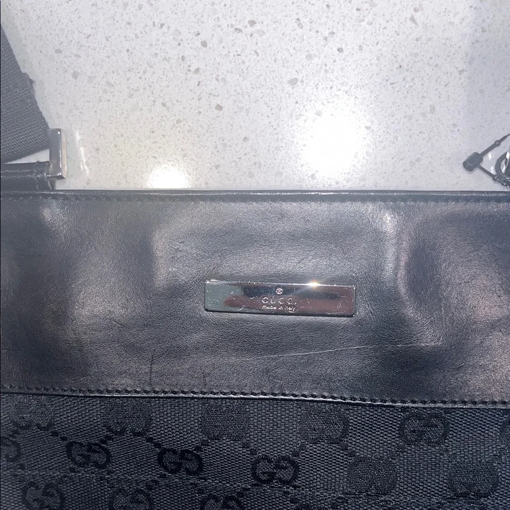Gucci Black Patterned Messenger Bag - Picture 3 of 10